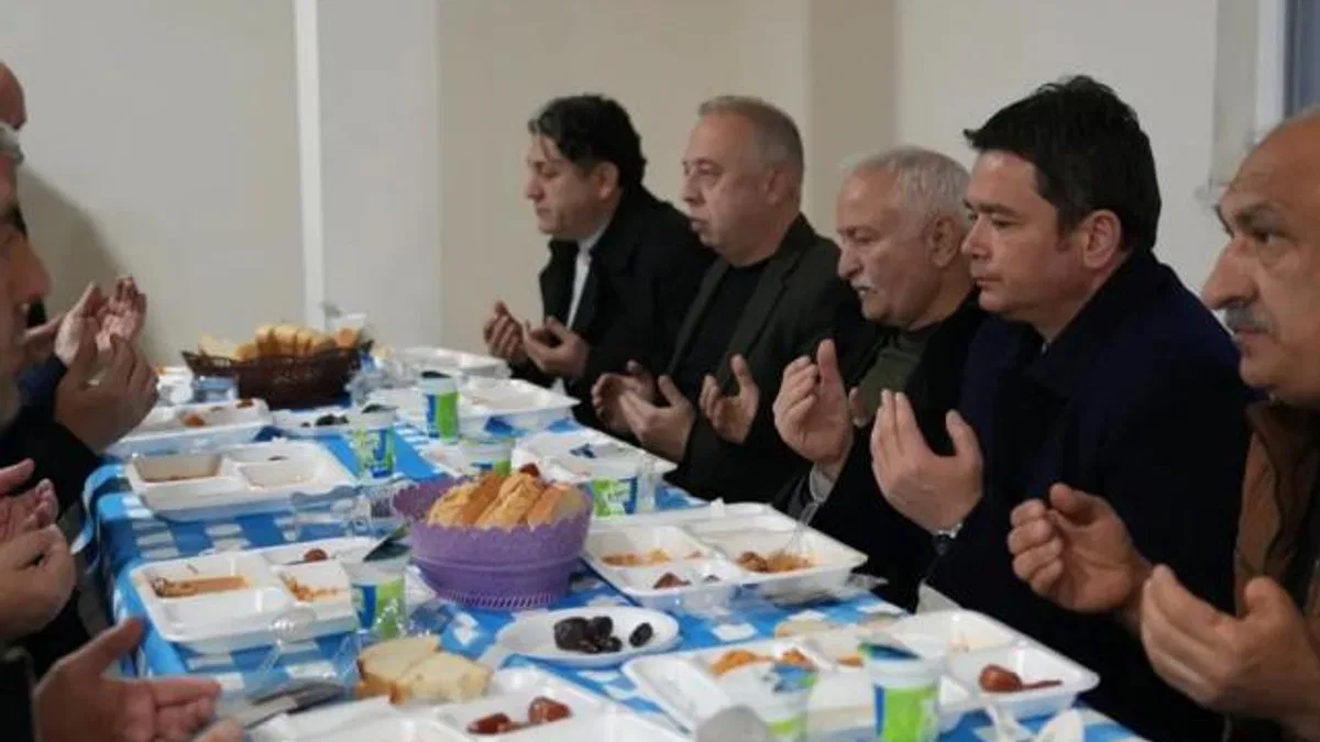 Bursa Osmangazi Güneybudaklar sakinleri ile oruç açtı