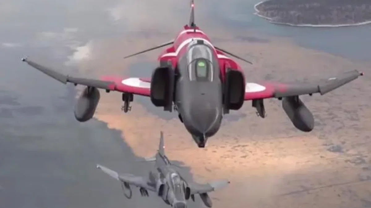 F4-E Phantom savaş uçağı 50. yıla özel havalandı