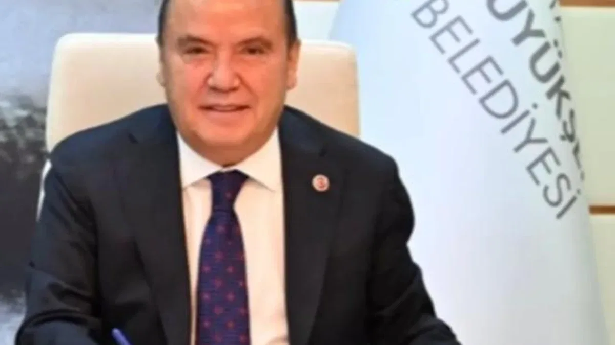 Muhittin Böcek görevden uzaklaştırıldı