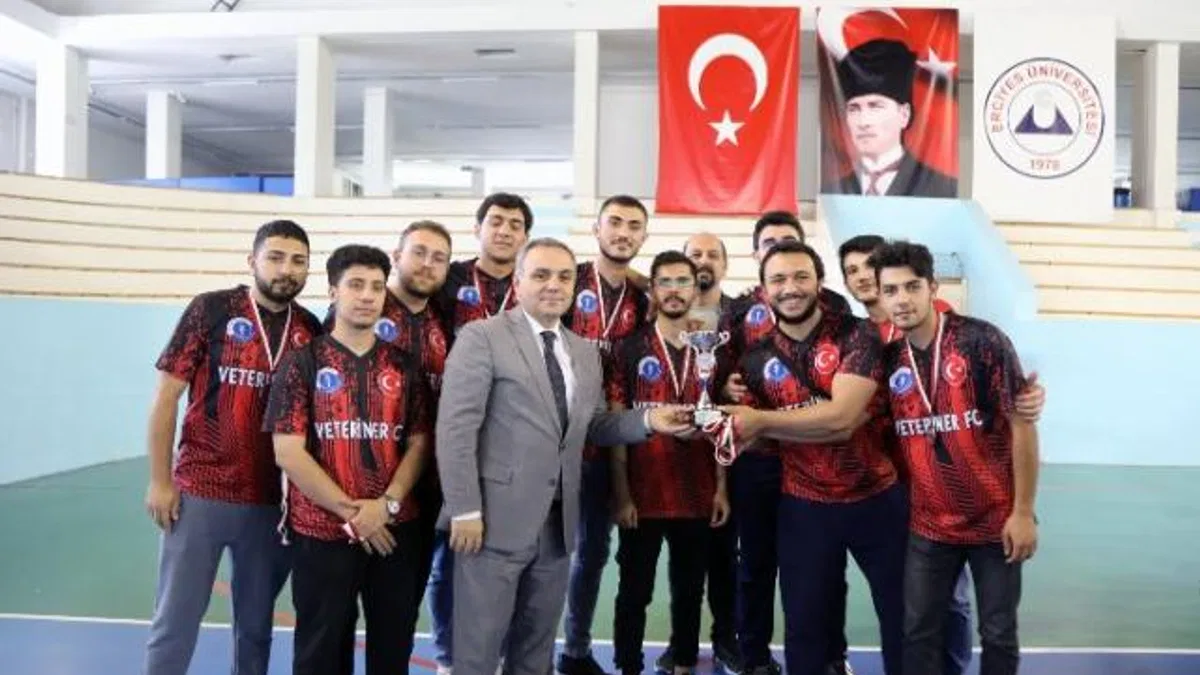 ERÜ 21. Geleneksel Spor Şenliği’nin Ödül Töreni düzenlendi