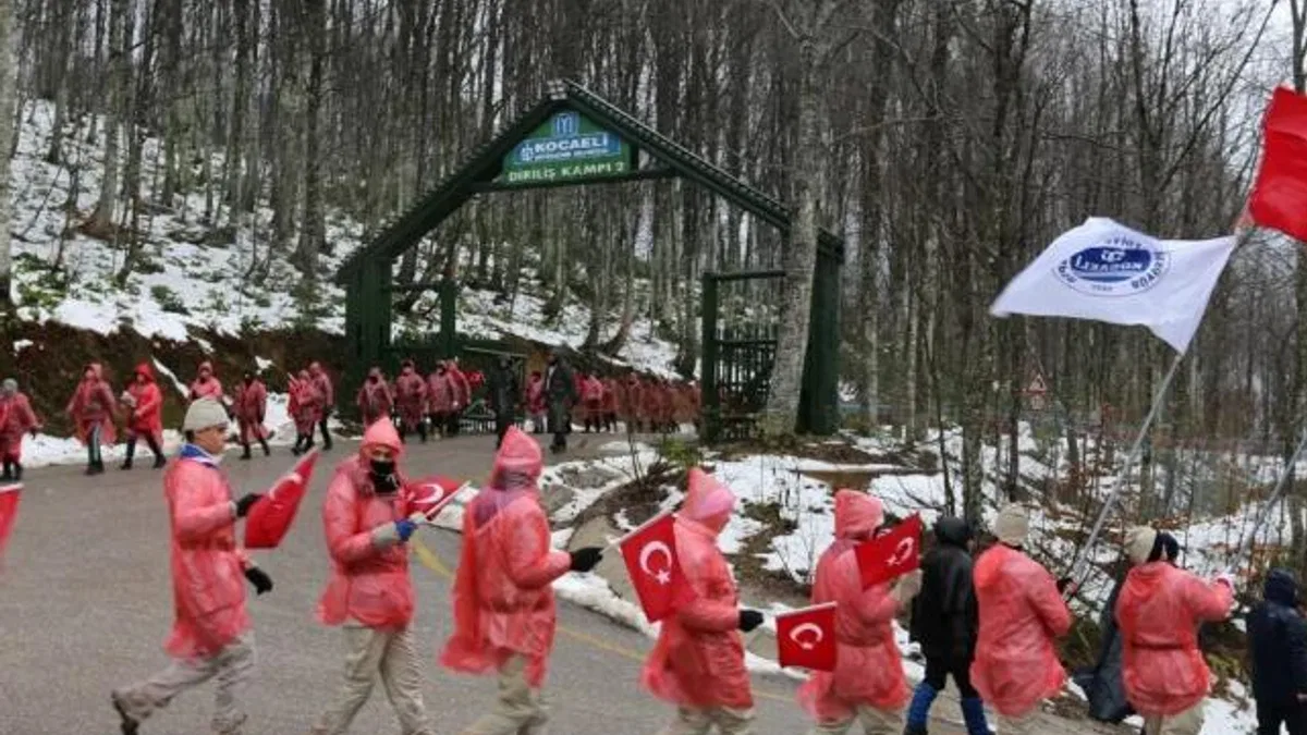 Kağıtspor izcileri Sarıkamış Şehitleri için yürüdü