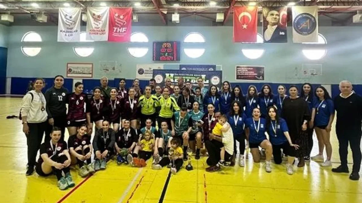 BUÜ’nün hentbol takımı Süper Lig’de