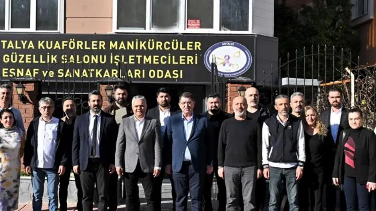 Başkan Uysal Antalya’da esnafla buluştu