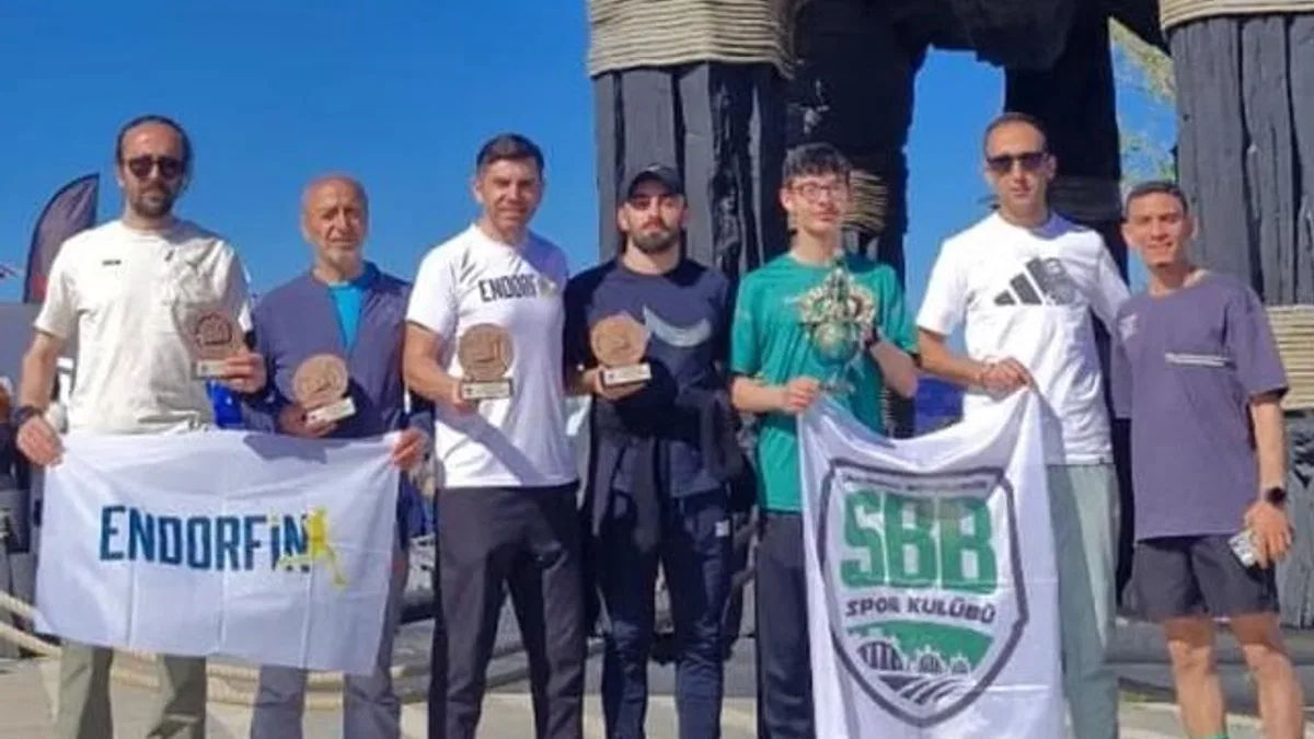 Sakaryalı sporcular zorlu maratondan madalyayla döndü