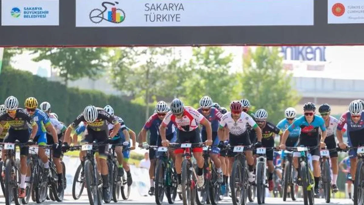 Sakarya’da nefes kesen şampiyona; Genç pedallar zirve için yarıştı