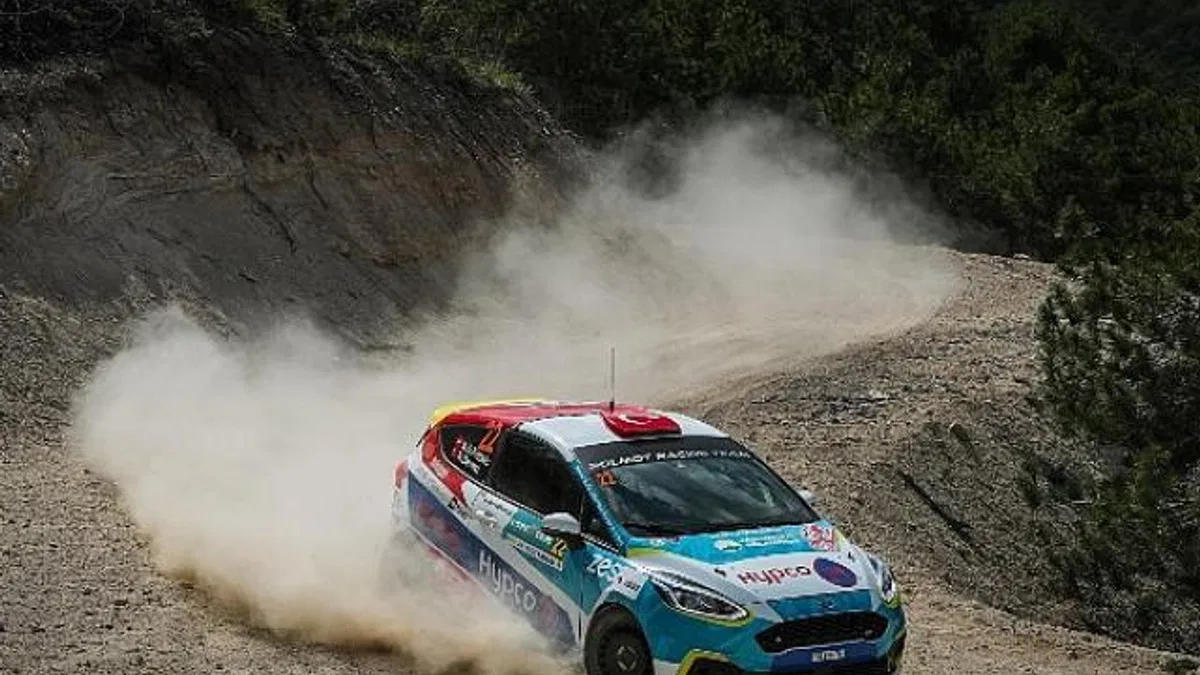 Dünyadaki ilk ve tek engelli kadın ralli pilotundan çifte podyum