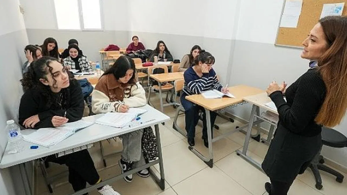 Gaziemir Belediyesi’nden bin 180 öğrenciye ücretsiz eğitim