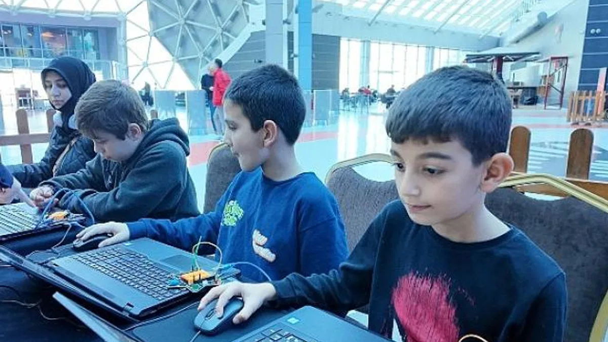 Öğrenciler Ara Tatilde Konya Bilim Merkezi’nde Dijital Dünyayı Keşfetti