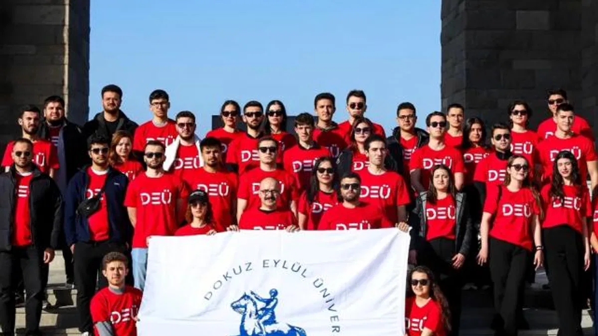 DEÜ öğrencileri Çanakkale’de şehitleri andı