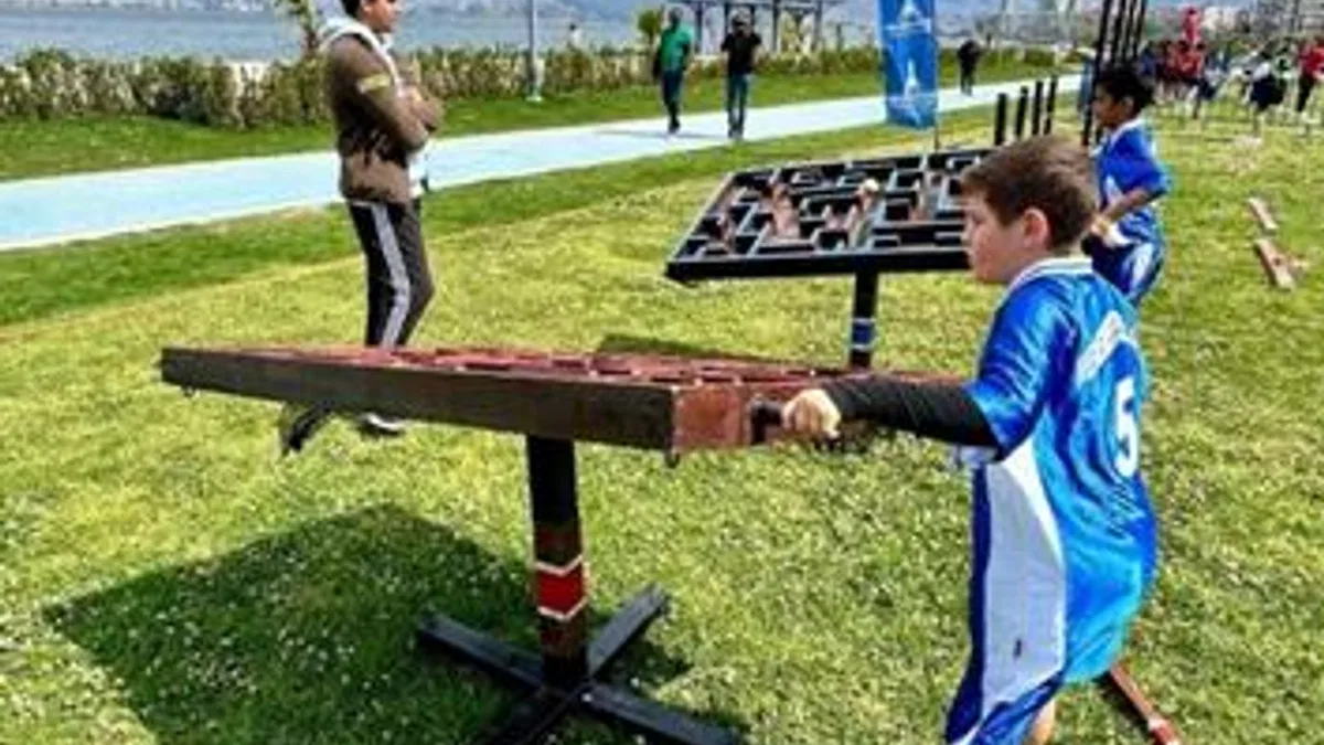 İzmirli minikler Hentbol Şenliği’nde buluştu
