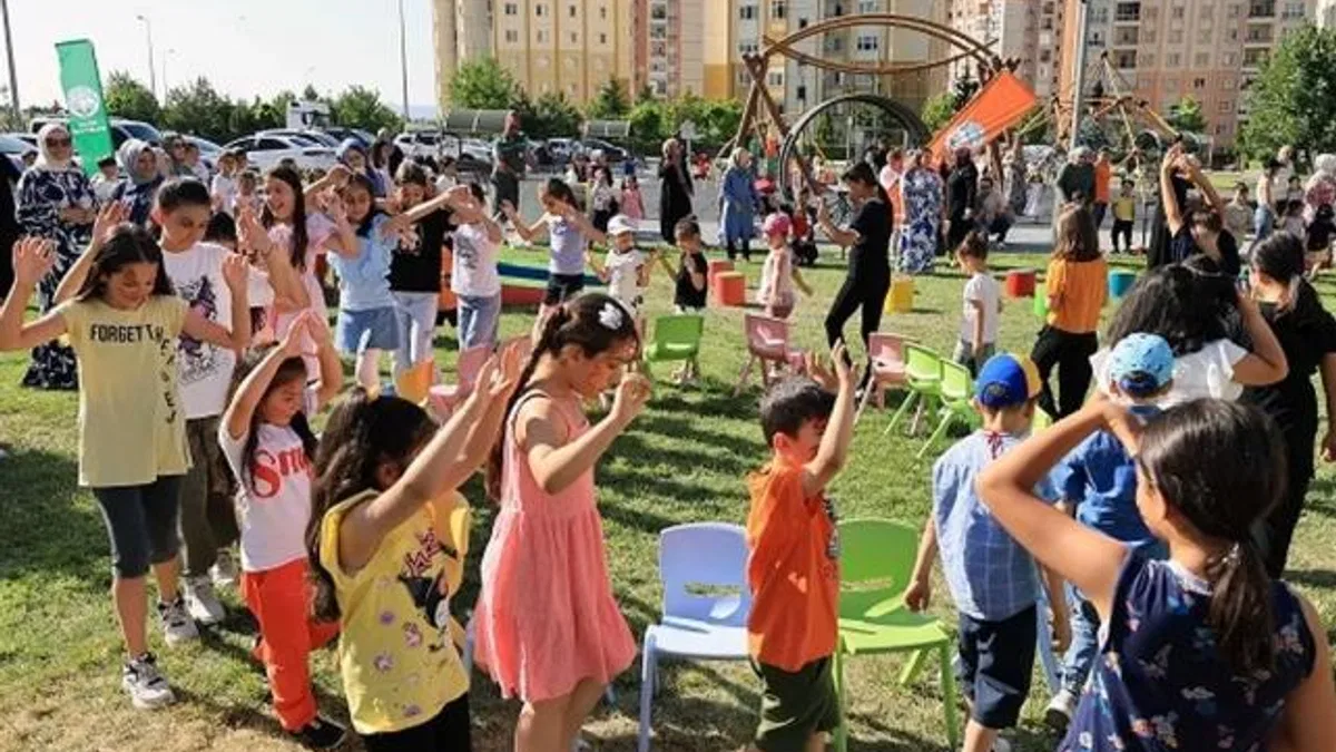 Kayseri Talas Belediyesi’nden çocuklara karne hediyesi