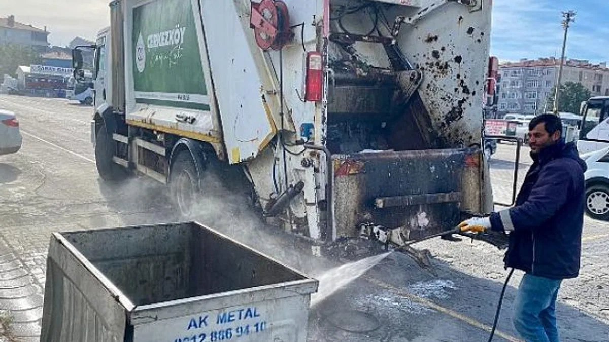 Büyükyoncalı’da çöp konteynerleri dezenfekte edildi
