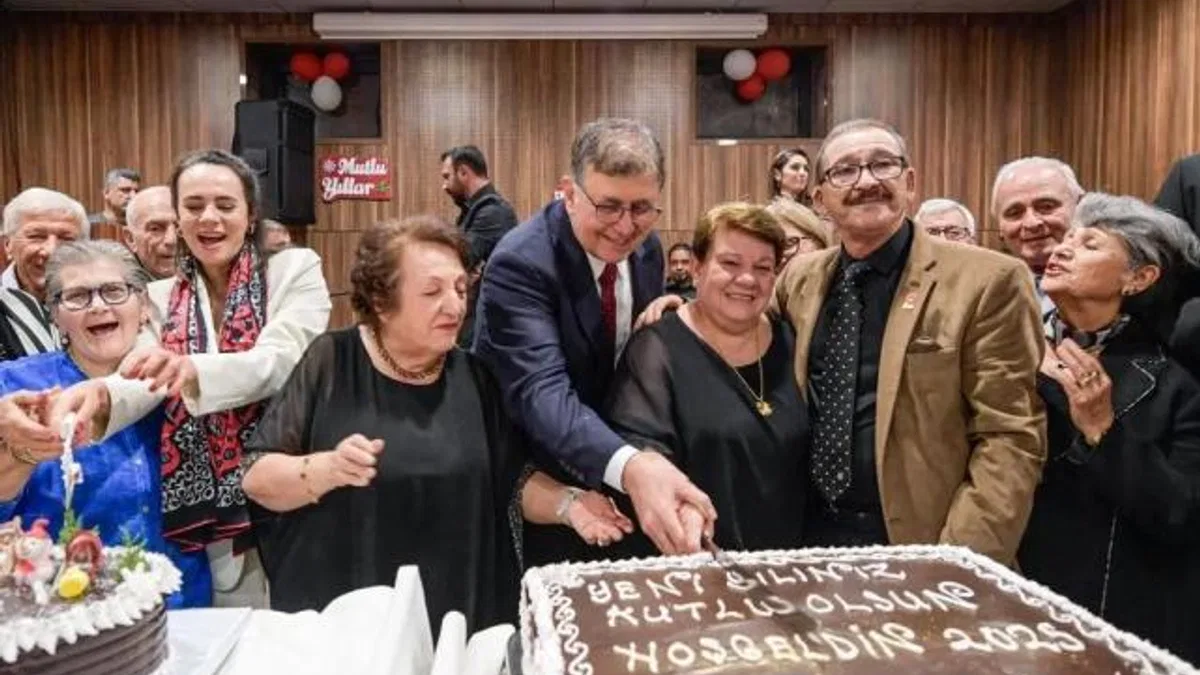İzmir’de huzurevinde yeni yıla merhaba buluşması