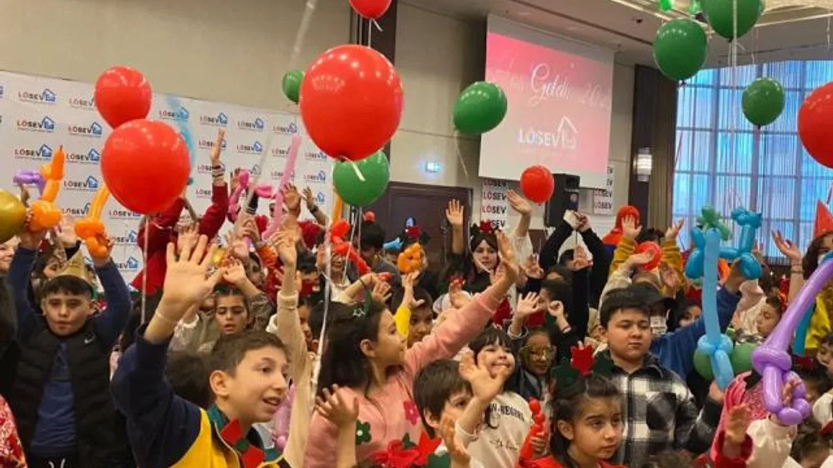 LÖSEV yılbaşı partileriyle moral oluyor