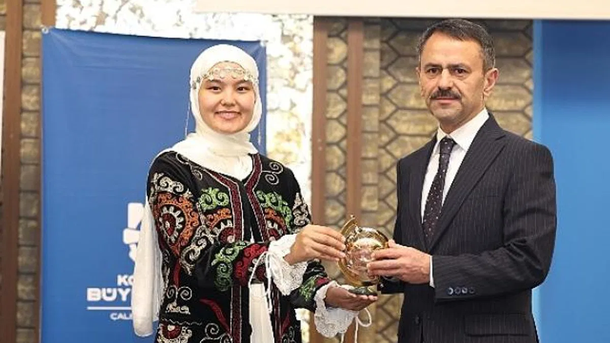 Başkan Büyükakın uluslararası öğrencilere seslendi: “Yarının güzel dünyasını siz inşa edeceksiniz”