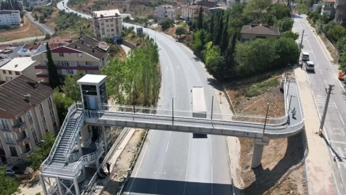 Kocaeli Büyükşehir’den son 6 yılda 18 yeni üst geçit, 38 engelli asansörü