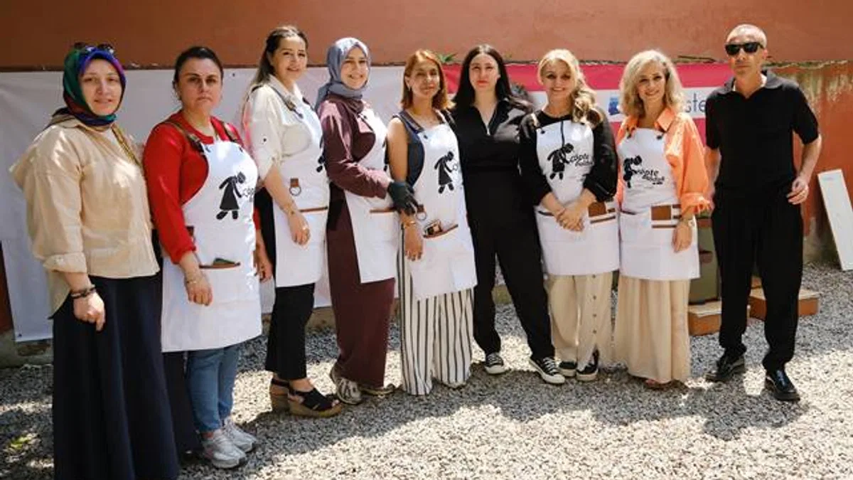 ‘Çöpte Bulduk’ Gönüllülerine Yasemin Sakallıoğlu ve 7 Dönüşüm Uzmanı Kadın Destek Verdi