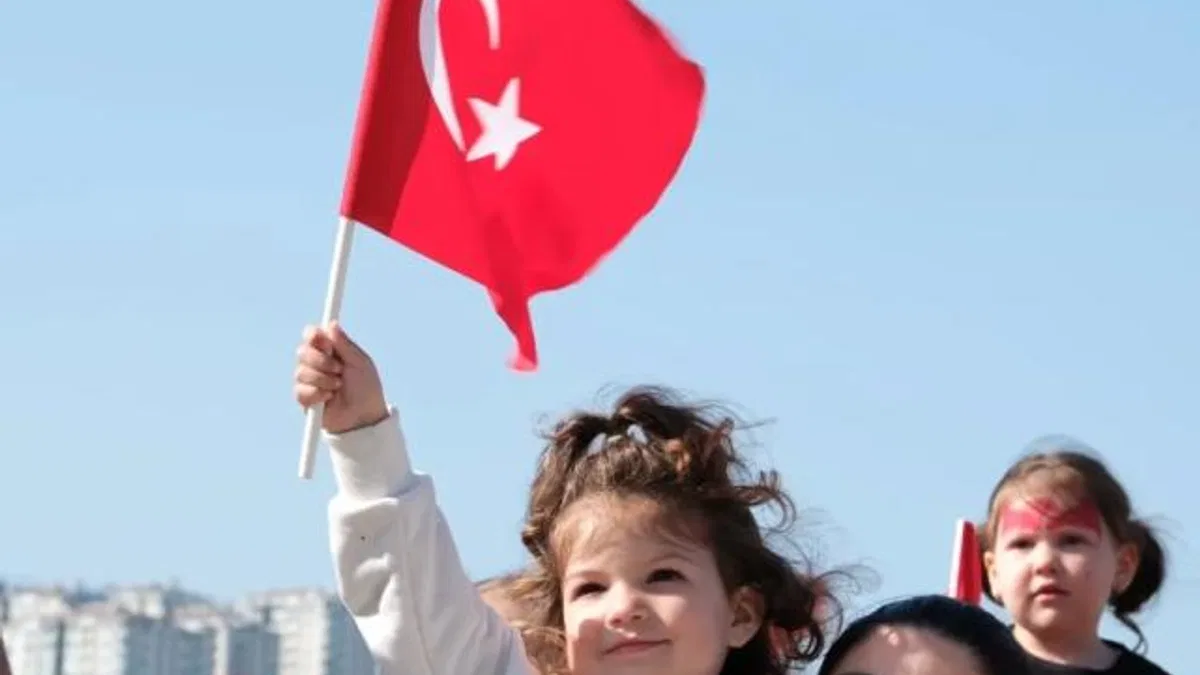 Milli İrade Meydanı çocukların neşesi ile cıvıl cıvıl