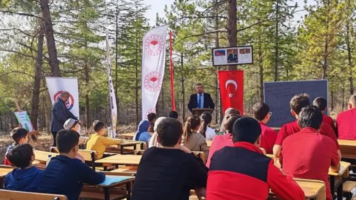 Ankara’da sınıf bir günlüğüne ormana taşındı