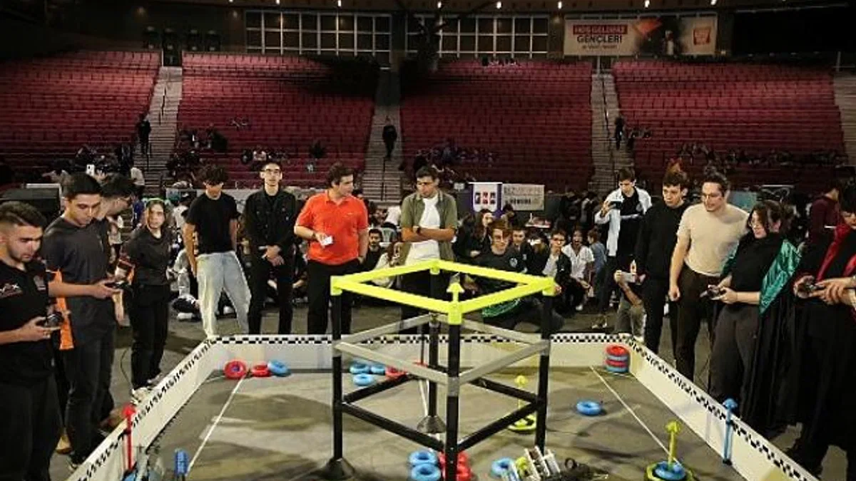 Geleceği Kodlayan Gençler Küçükçekmece’de ‘VEX Robotics Turnuvası’nda Buluştu