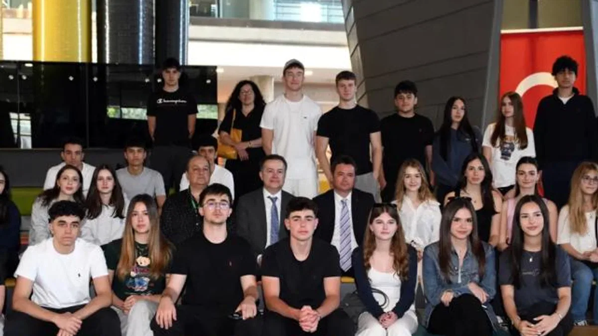 Başkan Aydın Robotik Eğitime destek veren gençlerle buluştu