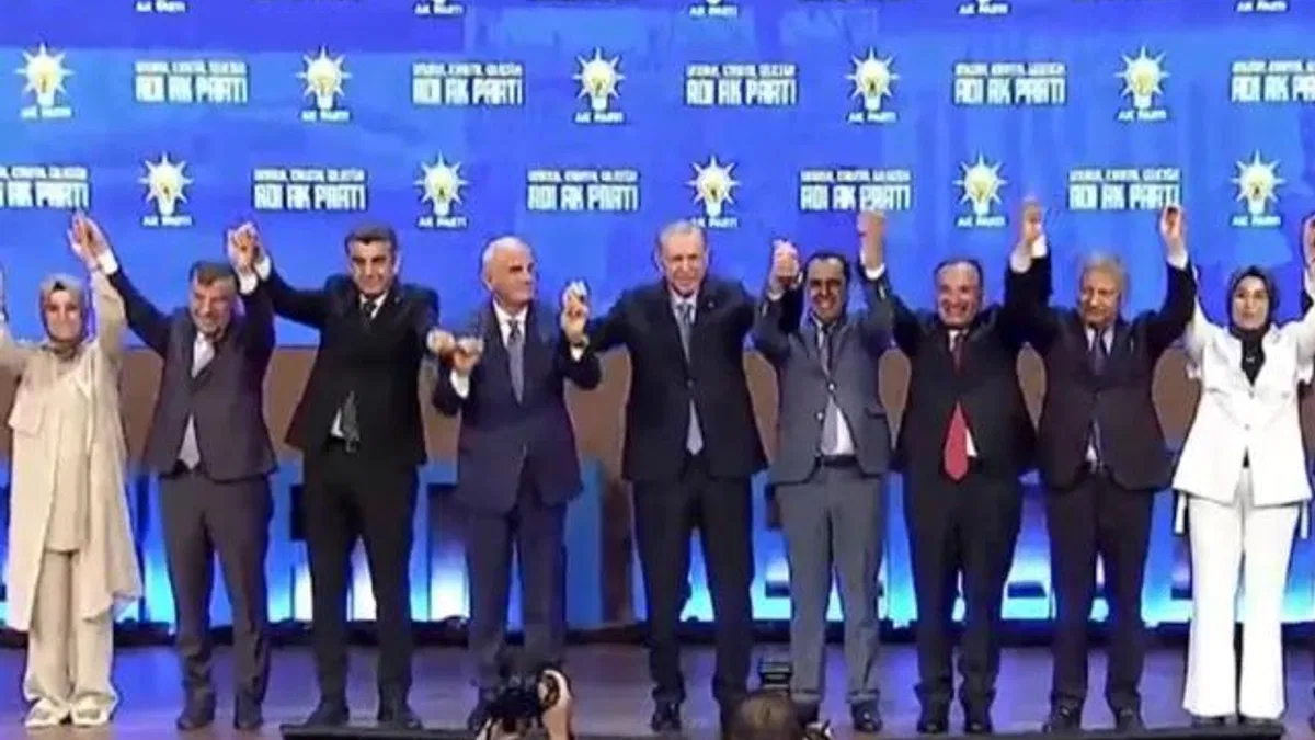 13 belediye başkanı ve 2 milletvekili AK Parti’ye geçti