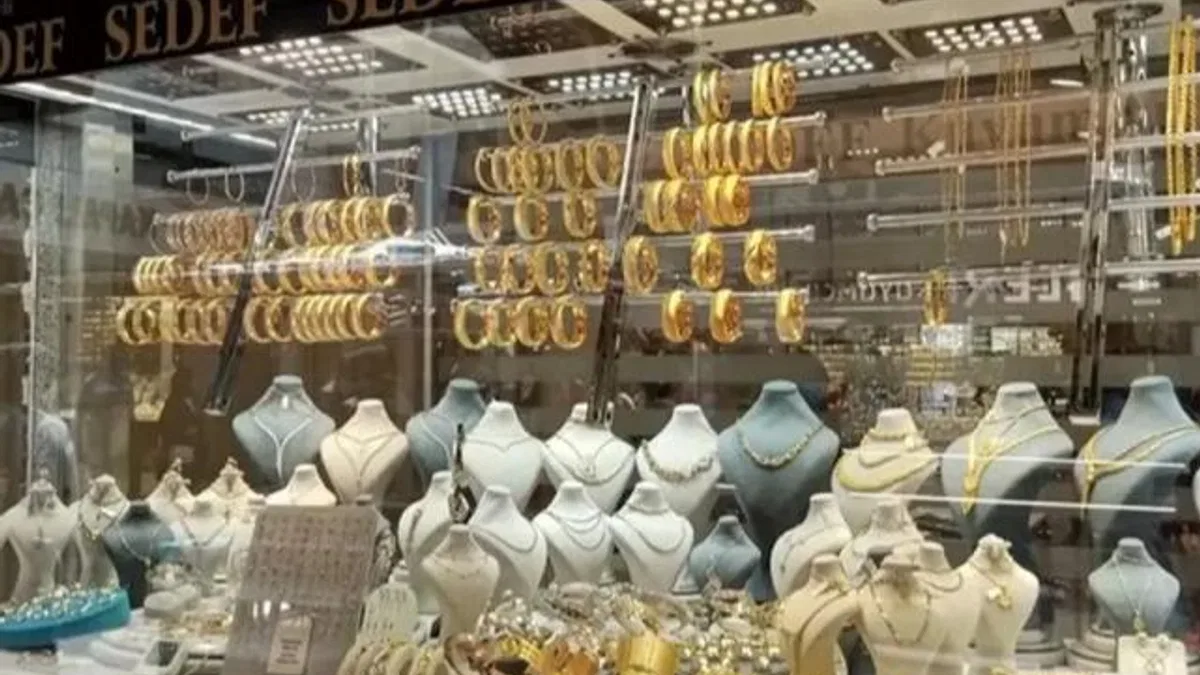 Altın yeni haftaya düşüşle başladı