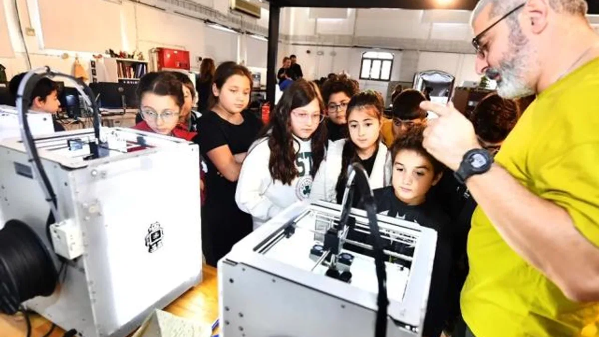 İzmir’de geleceğin fikir temelleri FabrikaLab’da atıldı