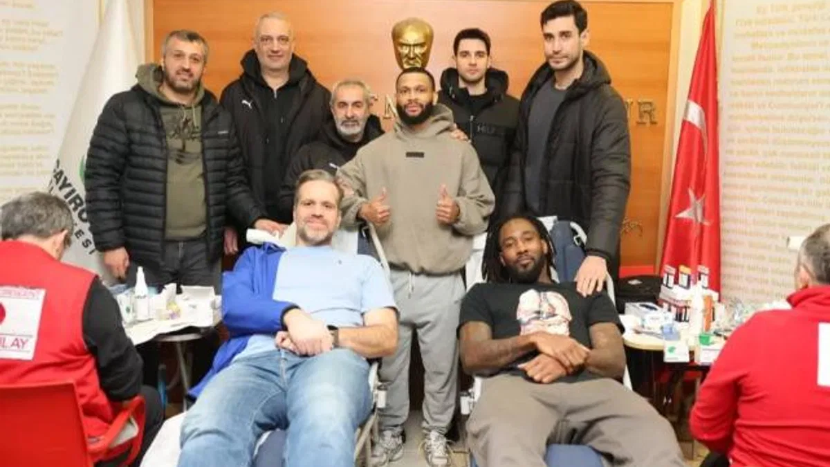 Dev adamlar kan bağışında bulundu