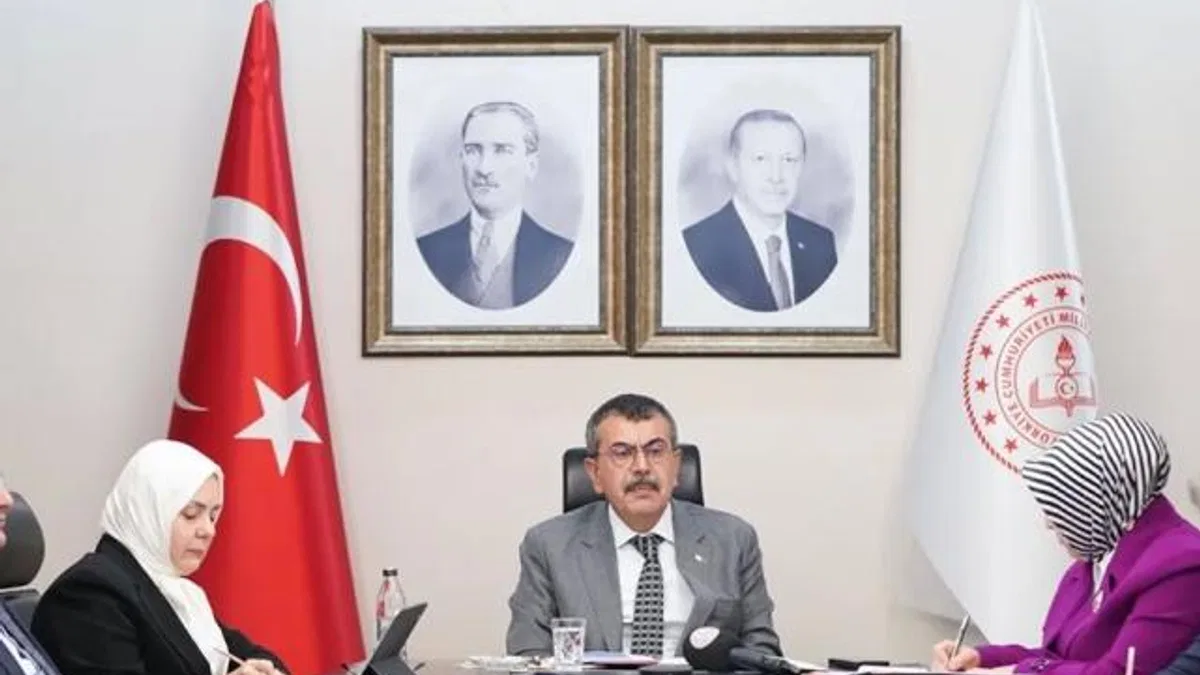 Bakan Tekin eğitim ateşeleriyle görüştü
