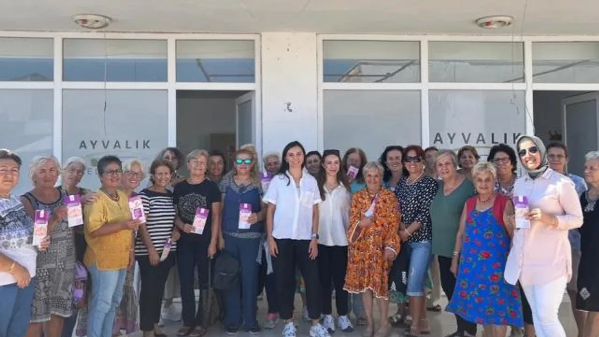 Ayvalık Belediyesi’nden “Meme Kanseri Farkındalık Ayı” etkinliği