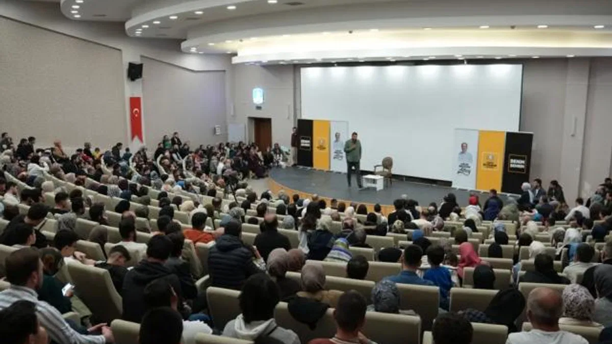 Konya’da ‘Şehir Konferansları’ başladı