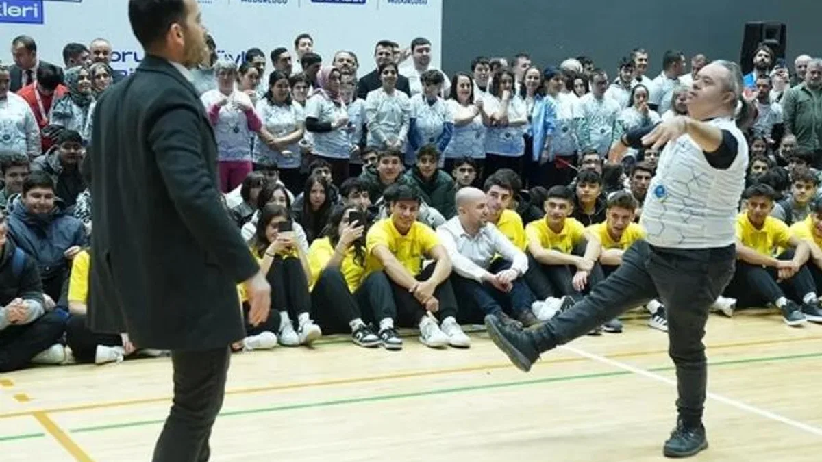 İstanbul’da kulaçlar ve goller engellere karşı atıldı