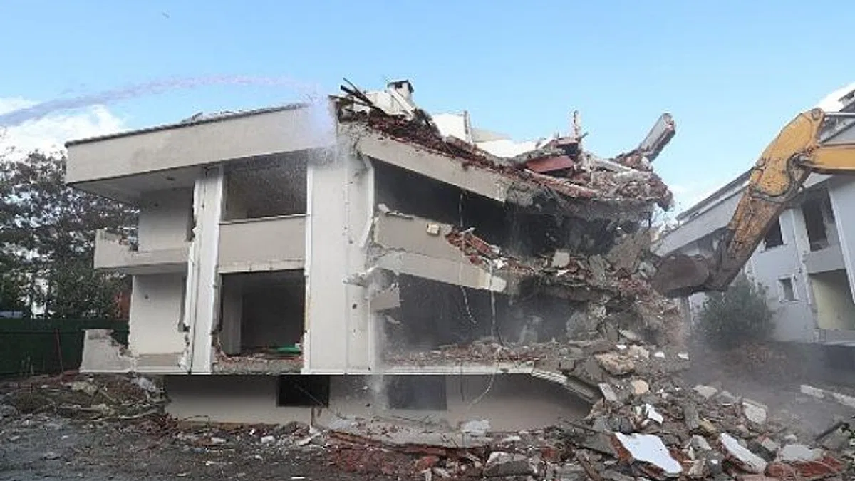Bakırköy’de riskli binalar güvenli hale geliyor