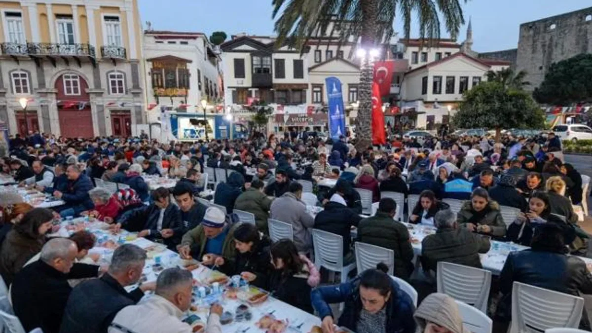 İzmir bereket sofrasını Çeşme’de kurdu