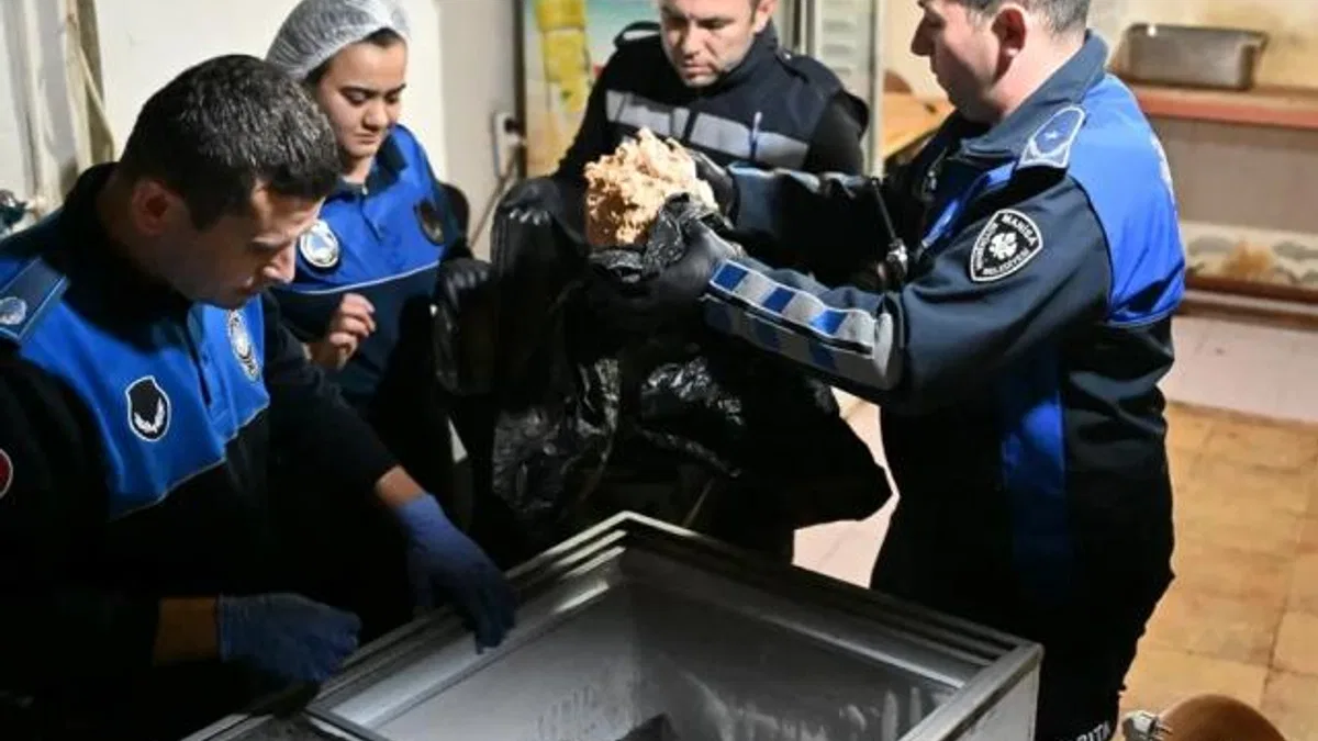 Manisa’da 150 kilo pişmiş tavuk eti ele geçirildi! İşletme mühürlendi