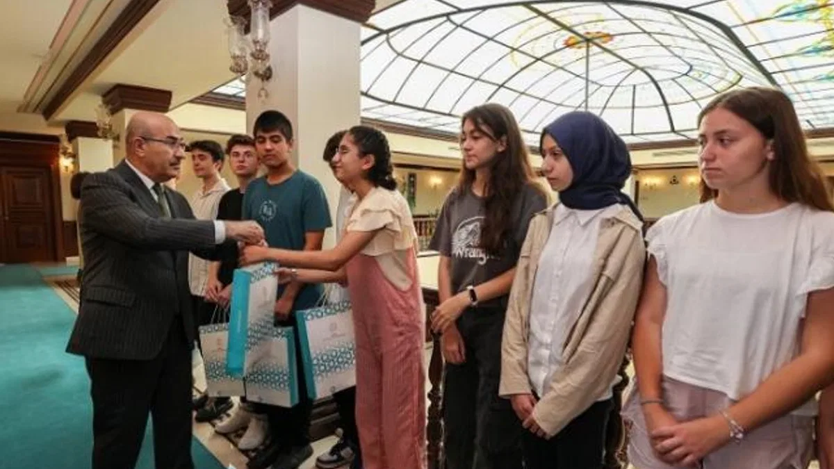 Bursa’da LGS birincileri Valilik Makamı’nda