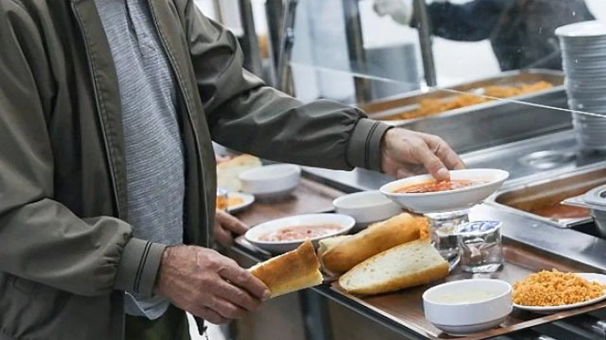 Buca Belediye Lokantaları öğrenciye ve emekliye can suyu oldu