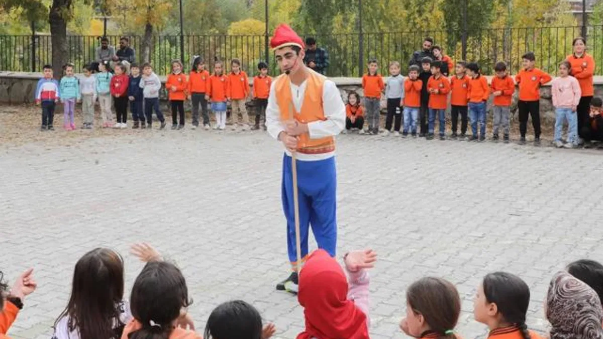 Bitlis Belediyesi Tiyatro Topluluğu, sezonu açtı