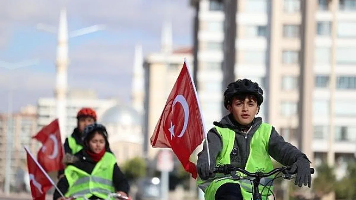 Konya Büyükşehir’in “Güvenli Okul Yolları Projesi”nde 29 Ekim Coşkusu