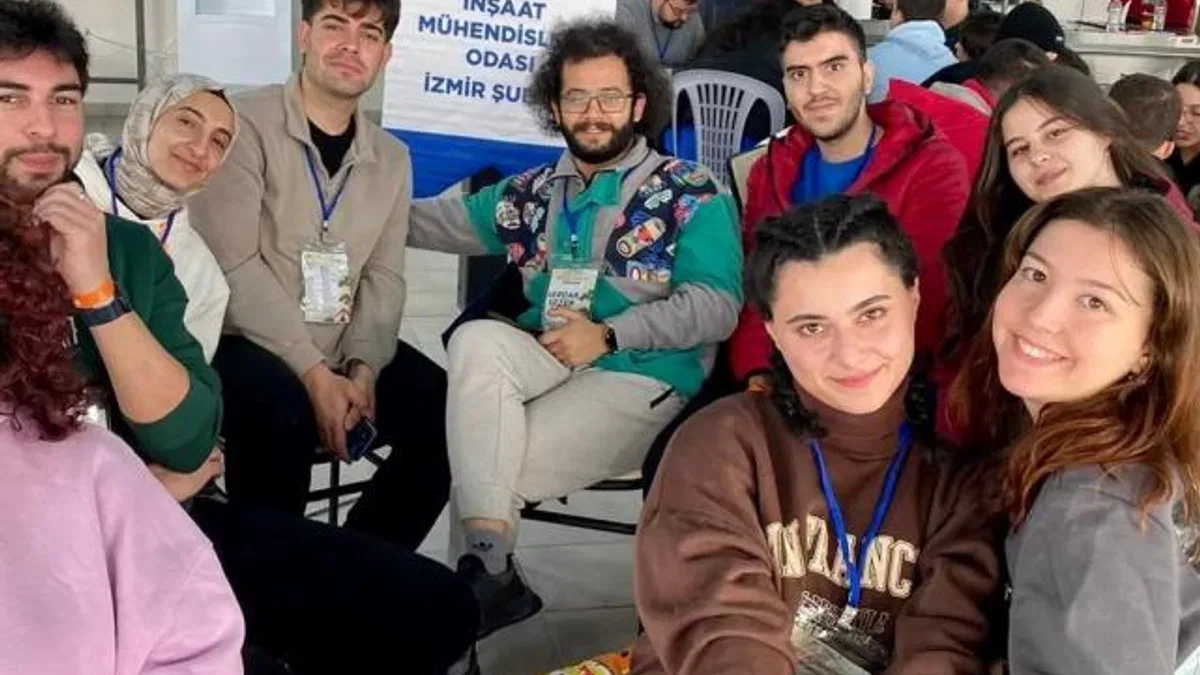 İzmirli gençler “fark edil-fark ettir” diyerek buluştu