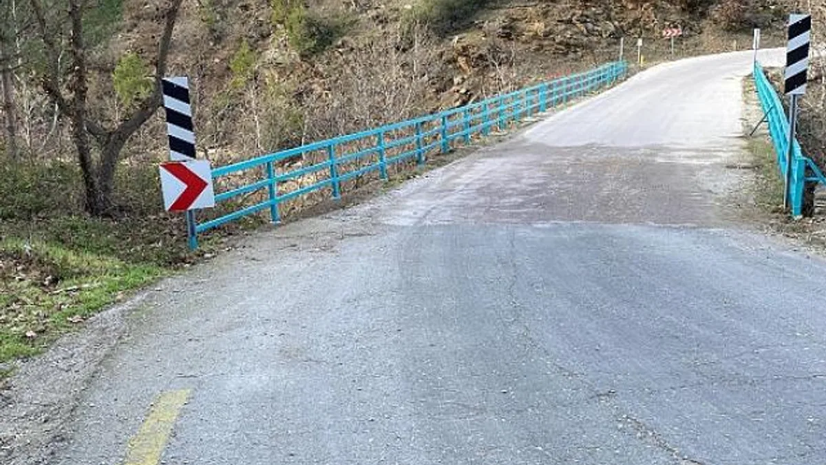 Salihli ve Alaşehir’de Köprü Korkulukları Yenilendi