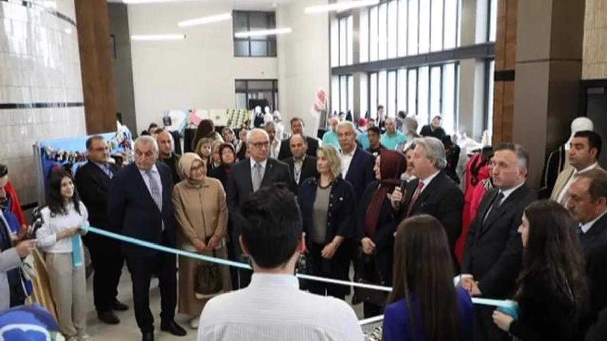 MELMEK’in Hayat Boyu Öğrenme Yıl Sonu Sergisi açıldı