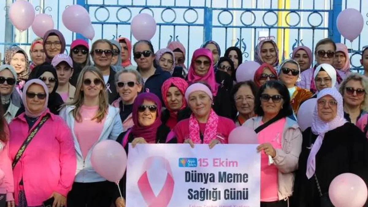 Kocaeli’de meme kanserine “pembe kurdele” ile dikkat çektiler