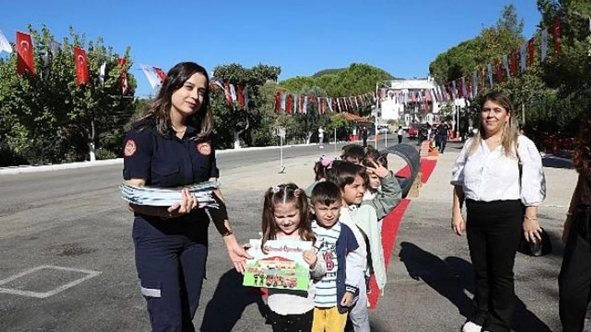 Büyükşehir Belediyesi İtfaiyesi’nden Miniklere Yangın Eğitimi