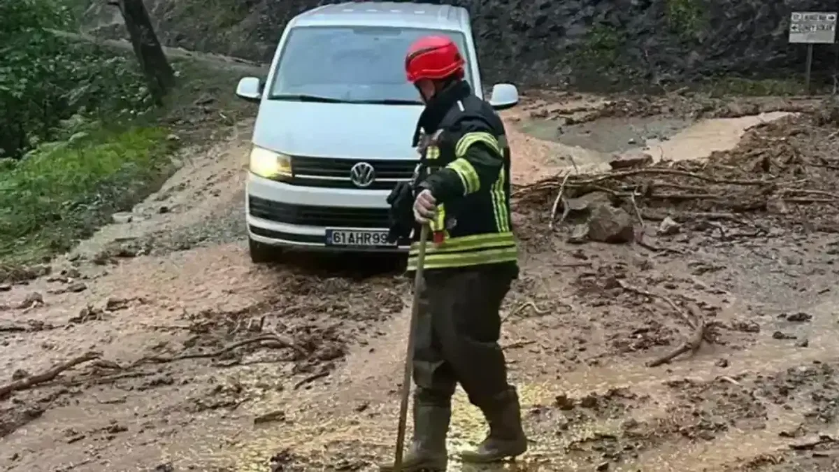 Trabzon Araklı’da sel mağdurlarına itfaiye yardımı