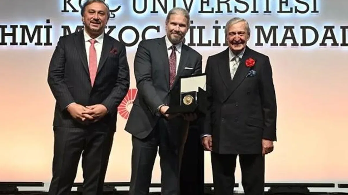 Rahmi M. Koç Bilim Madalyası’nın sahibi Prof. Dr. Atatüre oldu
