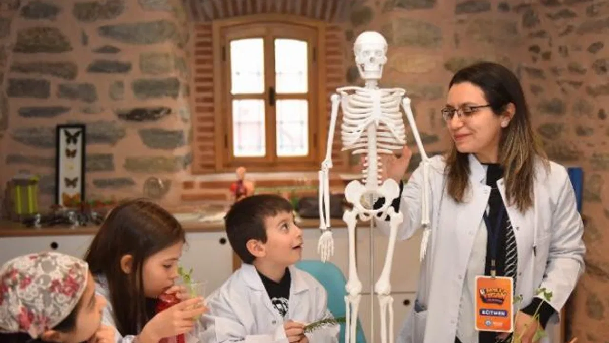 Molla Yegân Çocuk Üniversitesi’nde eğitim zamanı