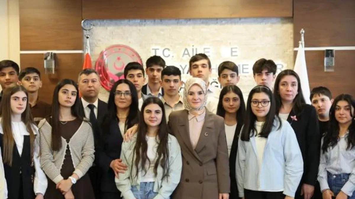 Bakan Göktaş Karabağ şehitlerinin çocuklarıyla buluştu