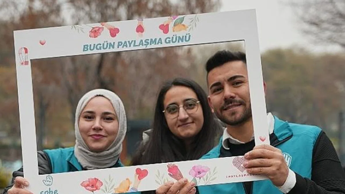 Konya Büyükşehir Belediyesi ve SOBE’den “Paylaşma Günü”nde Tramvayda Dikkat Çeken Etkinlik